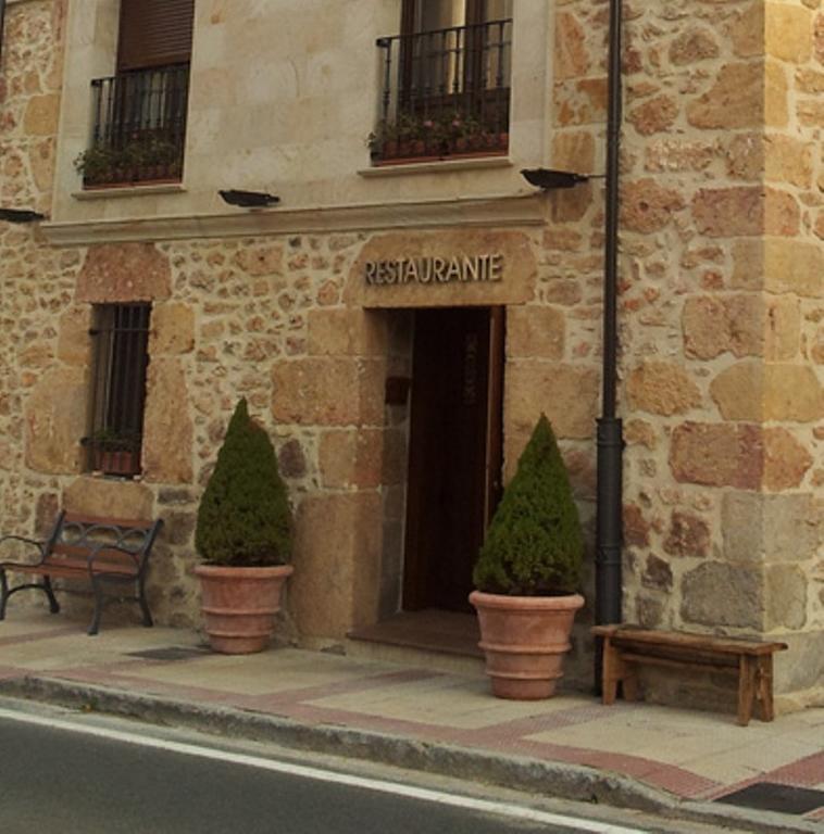 Oña Hostal Restaurante La Muralla מראה חיצוני תמונה